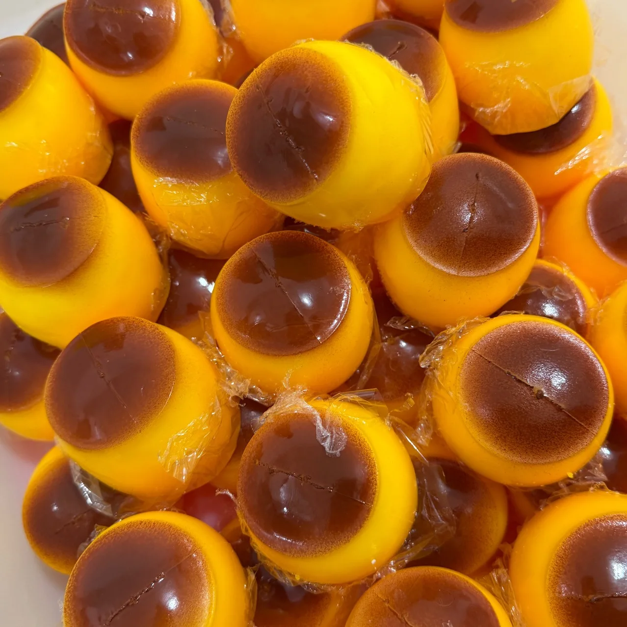 Knapperig karamelpudding knijp - Novelty Gifts recensie en prijs